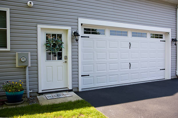 24/7 Emergency Garage Door Panel Replacement experts in Barberton, WA